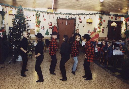 2002_06_Auftritt Weihnachtsfeier.jpg